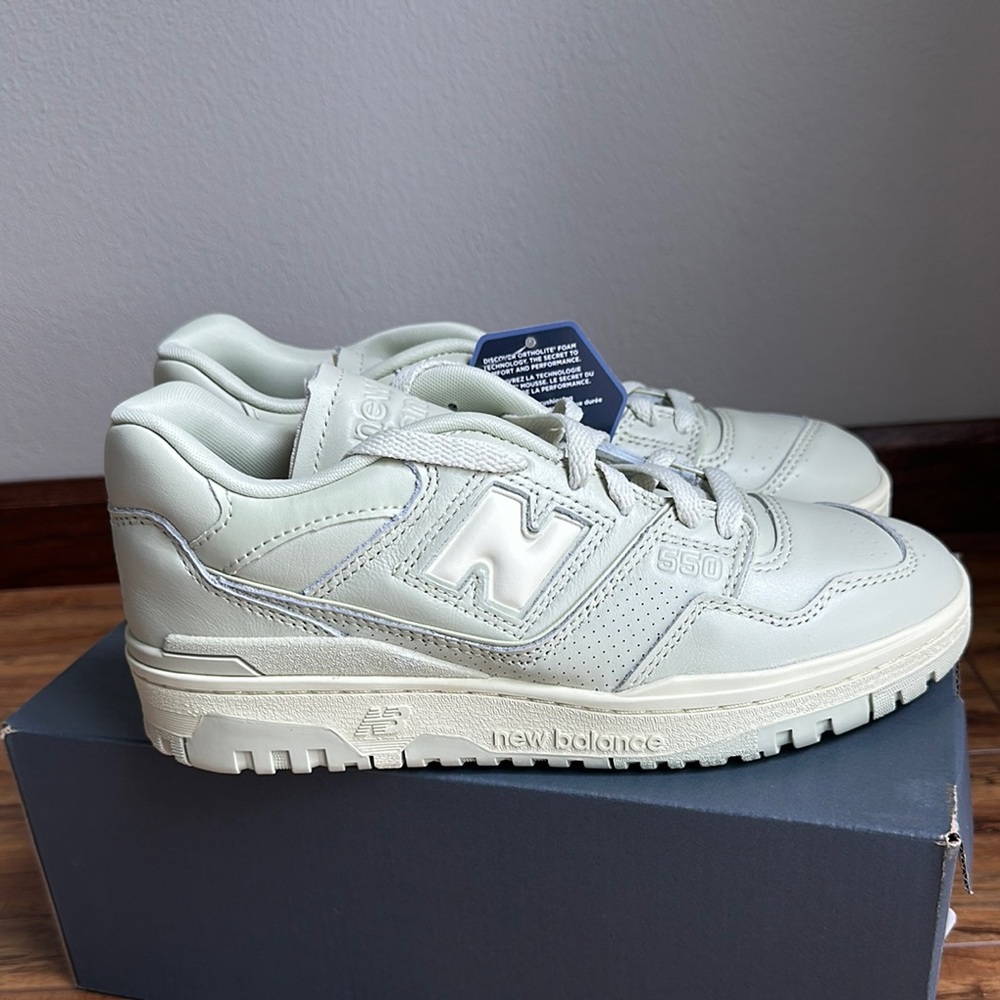 NIB New Balance 550 Monochromatic Mono Green Shoes Men’s 6.5 Women’s 8 unisex
